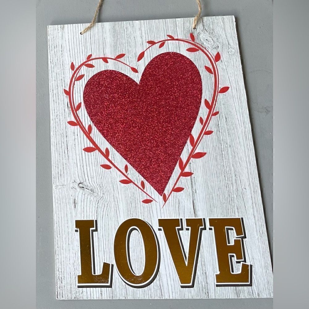 “Love” NEW Wall Hanging Decor NWOT